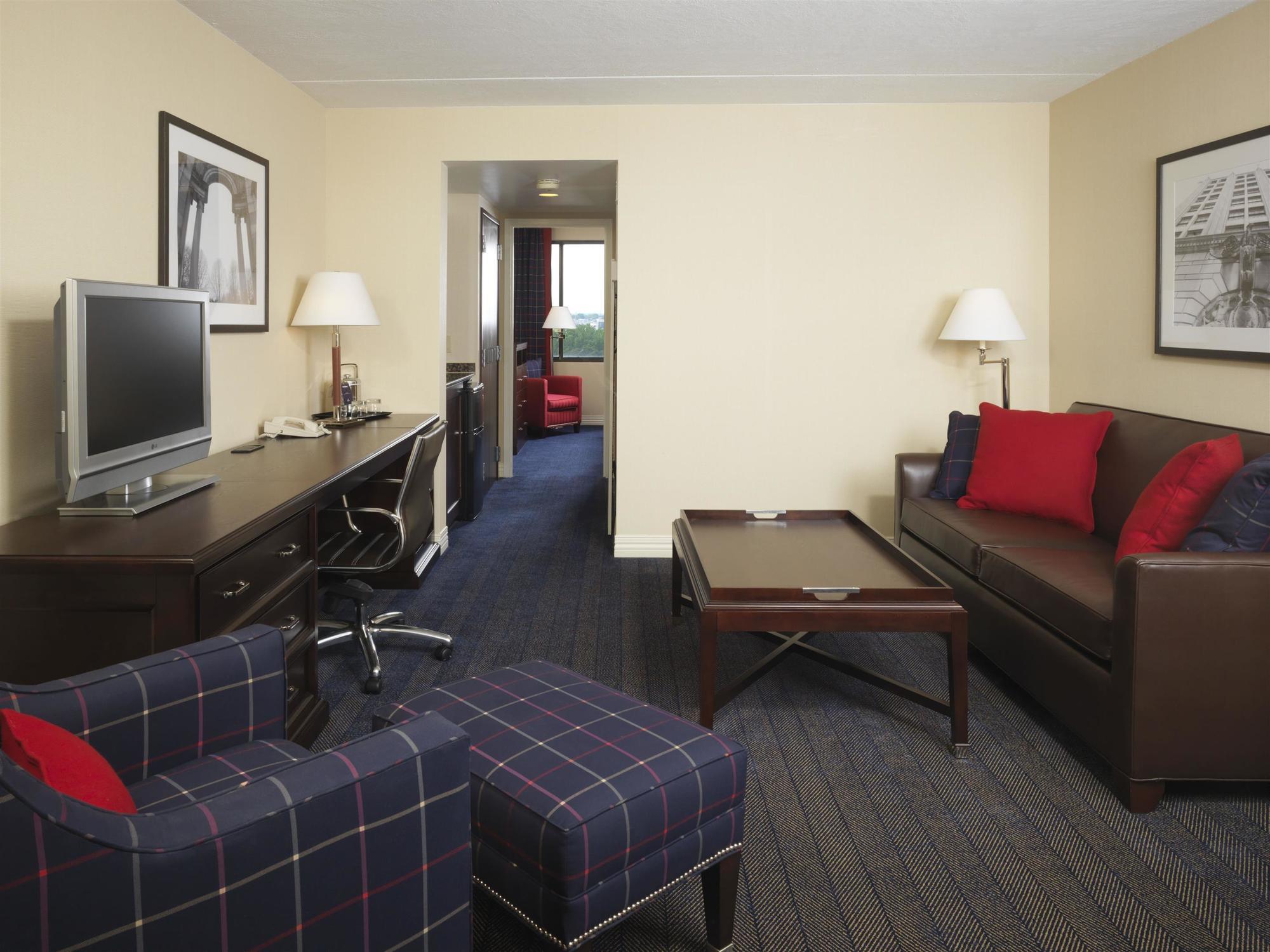 Sheraton Suites Philadelphia Airport Room photo